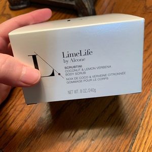 SCRUBTINI COCONUT & LEMON VERBENA
Exfoliating Body Scrub